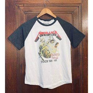 Xs Metallica graphic Tee.